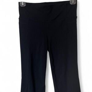 Athleta Power Up Capri Leggings Yoga Pants Split Back Hem in Black Womens Size M